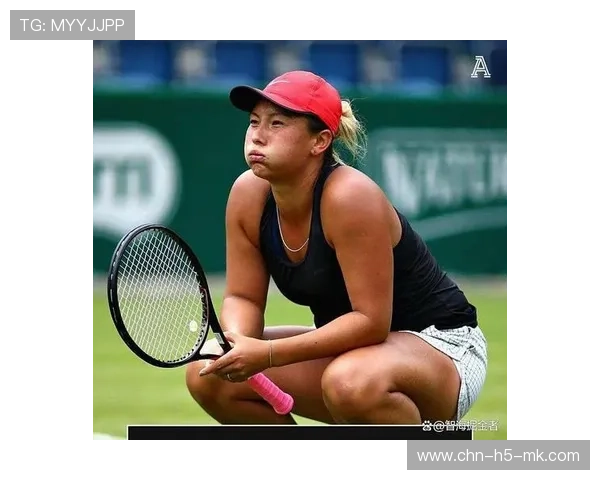 网球女将被风吹乱发怒摔球拍：竞技场上的坚持与失控