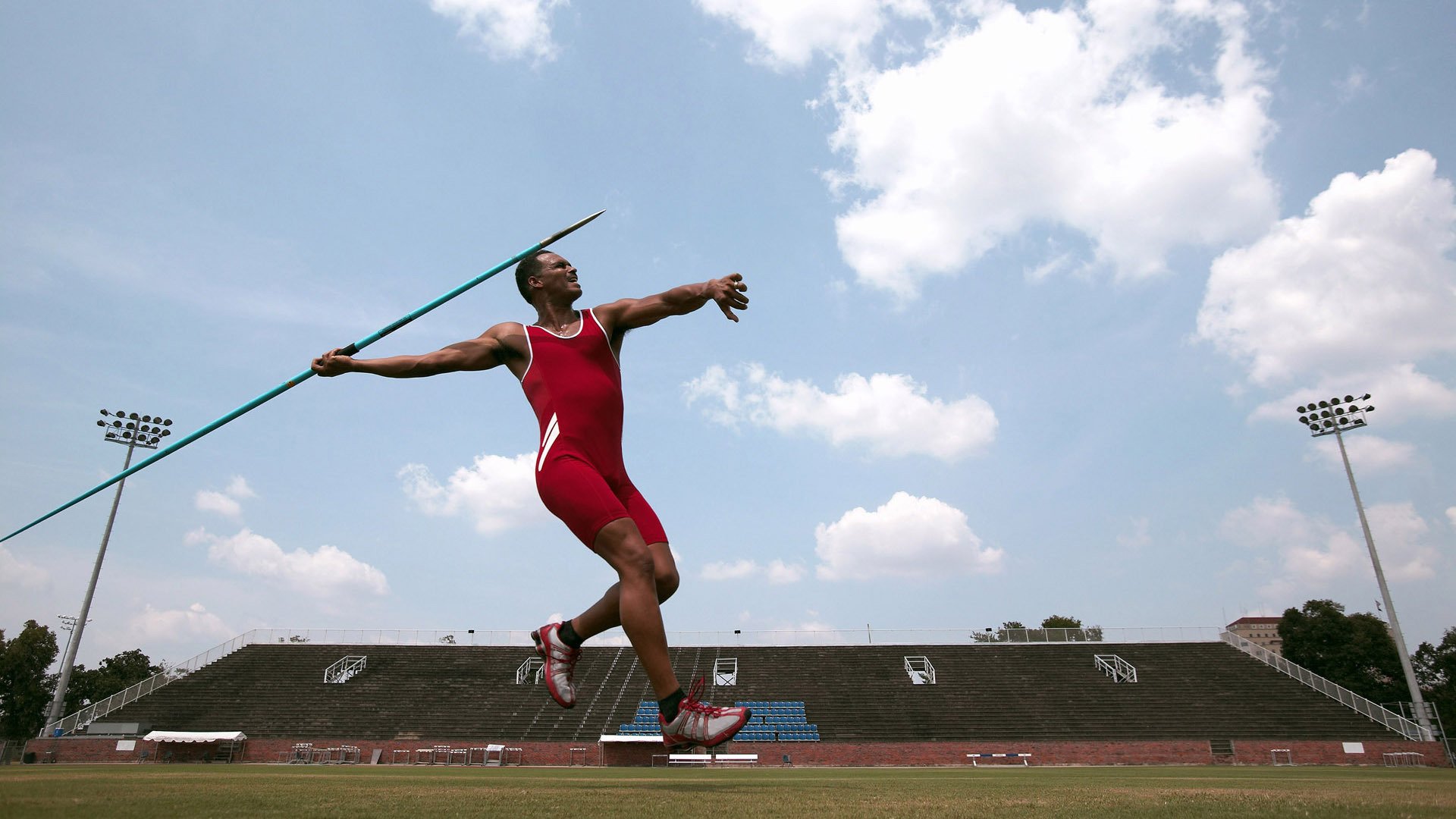 归来巨星：退役球员重新登场的精彩瞬间，退役球员复出