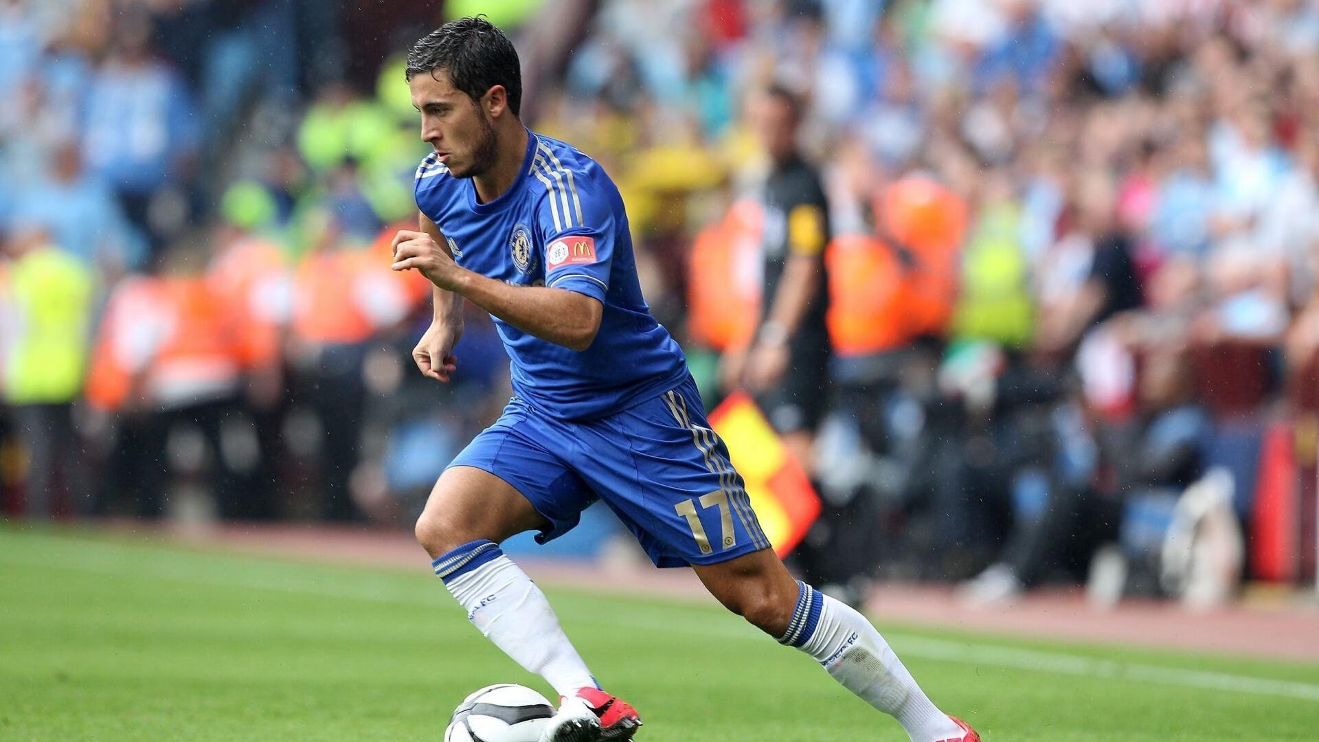 文化交流:足球成为东西方文化交流的桥梁,足球文化的绘画作品